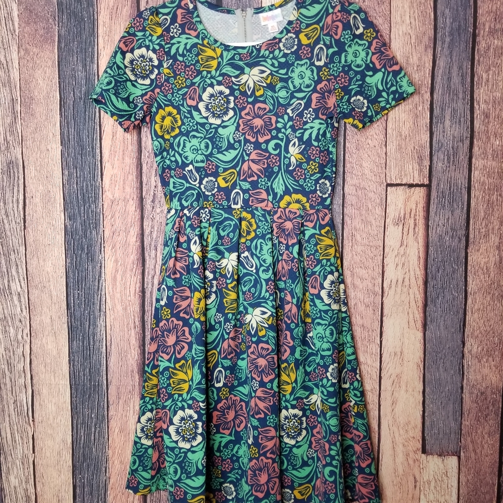 LuLaRoe Amelia Floral Short Sleeve Dress